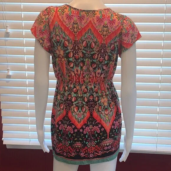 Beautiful EUC Covington Women's V-Neck Short Sleeve Top Size Medium Multicolored - Picture 3 of 12